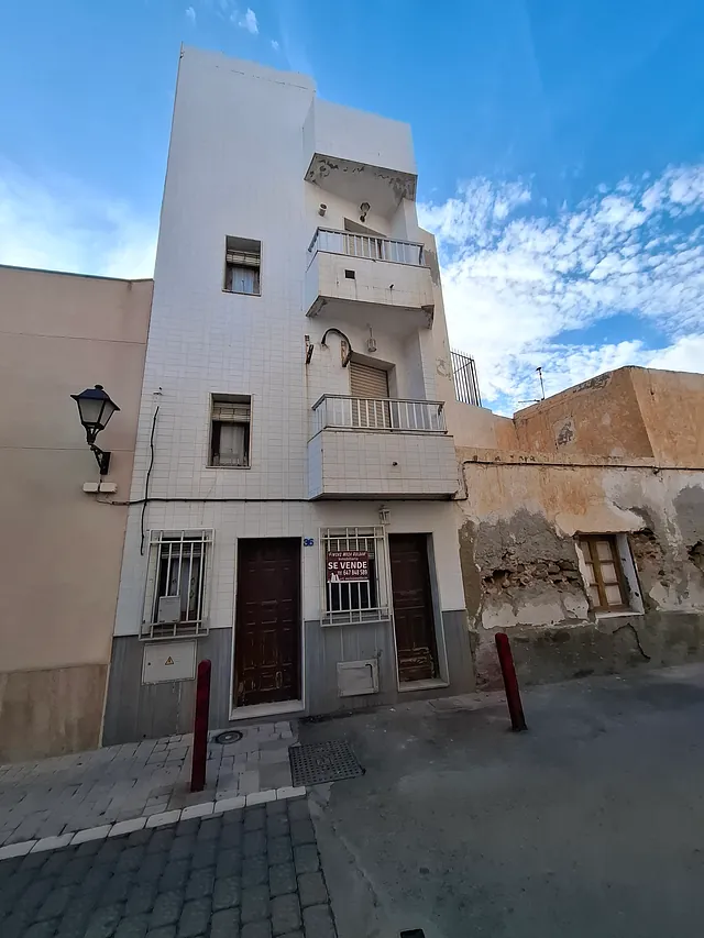 Edificio con dos viviendas en calle principal Finca116