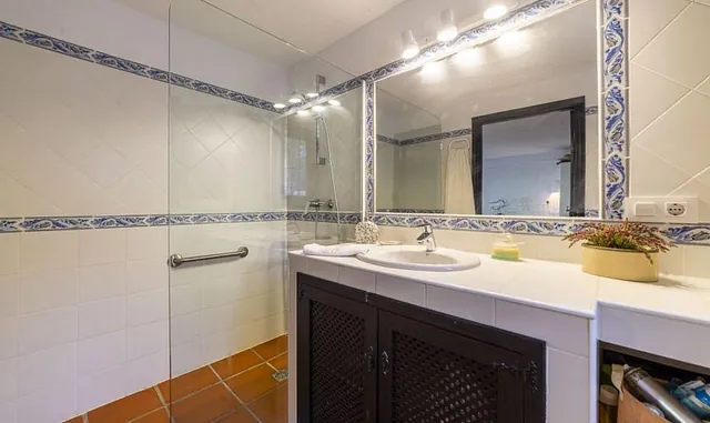 Fincas Mesa Roldán baño