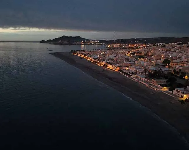 Fincas Mesa Roldán provincia en la noche